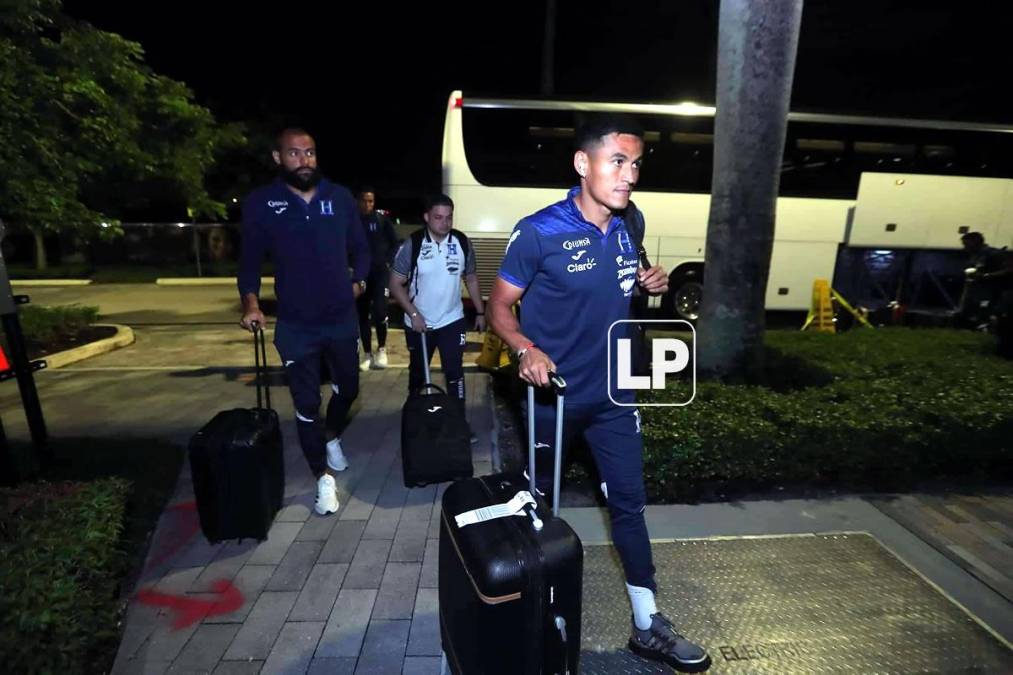 Andy Najar, ingresando al hotel de la Selección de Honduras en Miami.