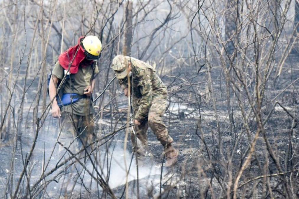 En las próximas horas también está prevista la llegada de dos helicópteros enviados por el Gobierno de Perú para apoyar las acciones de combate a los incendios.