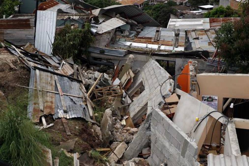 “Hemos declarado zona de desastre las colonias (barrios) Guillén, Nueva Santa Rosa y alrededores”, en el extremo noreste de la capital hondureña, dijo Aldana, después de una sesión de urgencia con sus concejales.