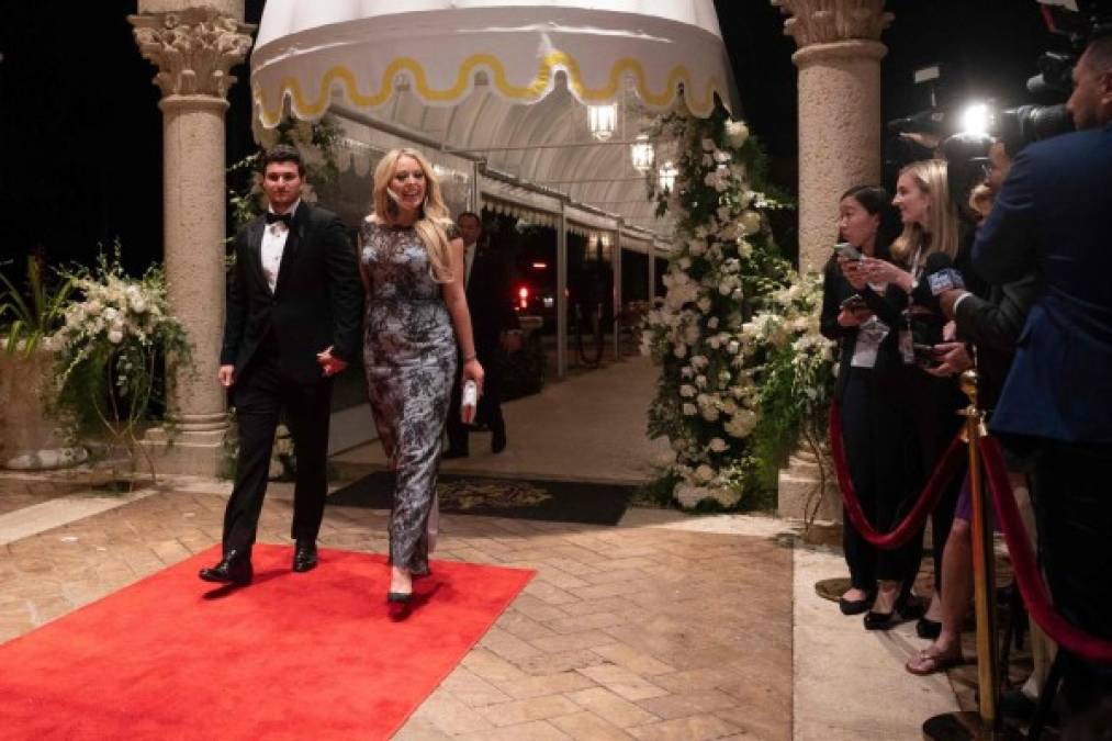 La hija menor del magnate, Tiffany Trump también se unió al festejo familiar acompañada por su novio Michael Boulos.