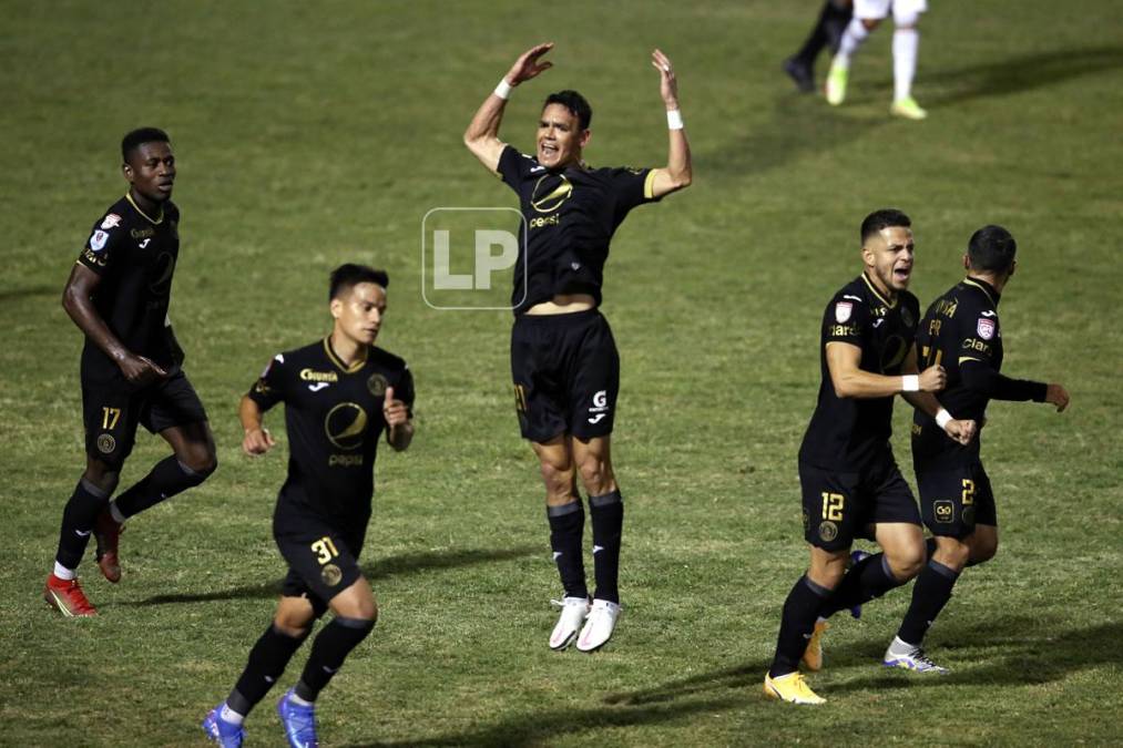 La felicidad de Moreira tras su gol ante Comunicaciones.