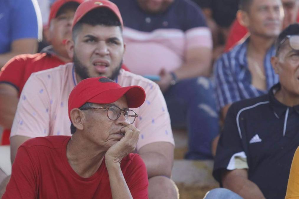 Los tocoeños, muy pendientes del partido entre Real Sociedad y Honduras Progreso.