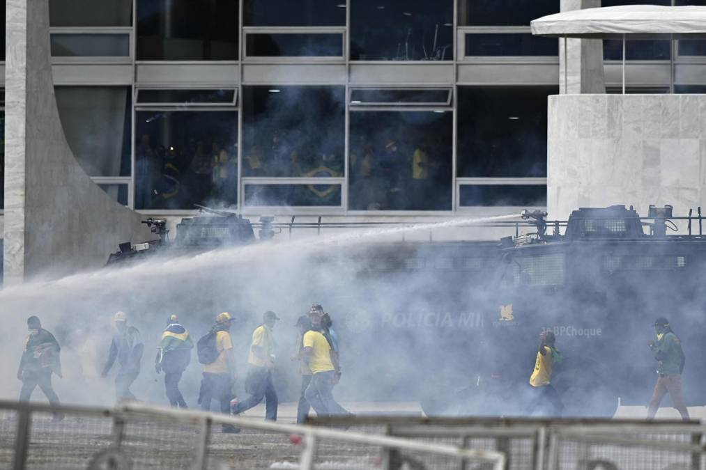 Asalto de bolsonaristas recuerda el ataque al Capitolio de EEUU