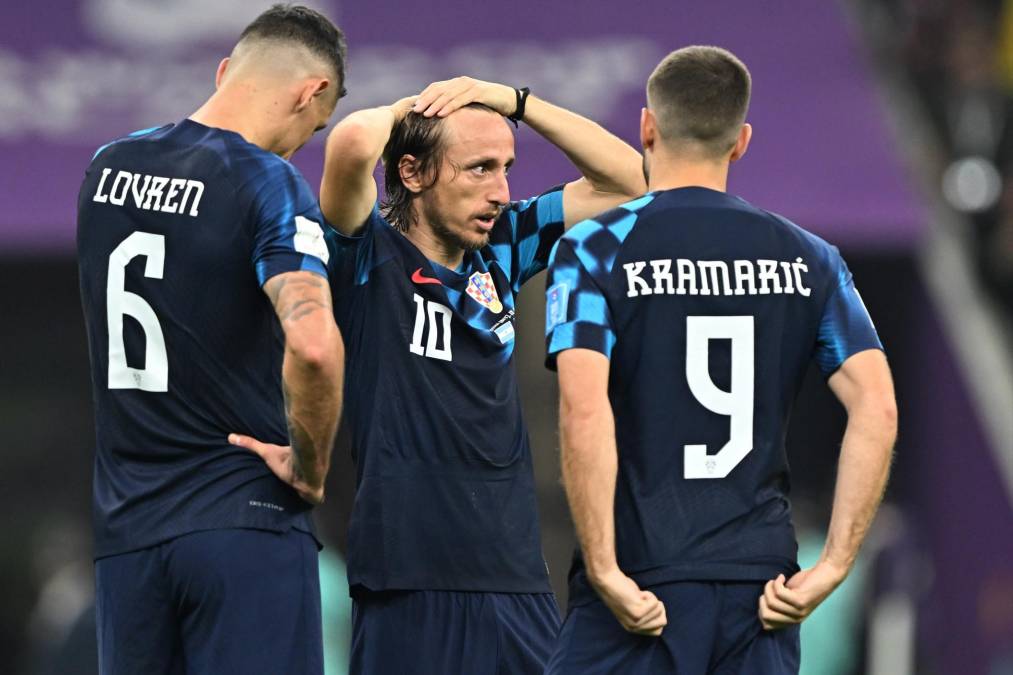 Luka Modric y sus compañeros de Croacia lucían tristes por quedarse fuera de la pelea por el título.