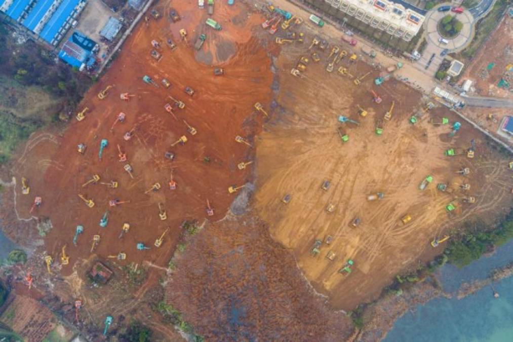 Vista aérea de la construcción del hospital en Wuhan.