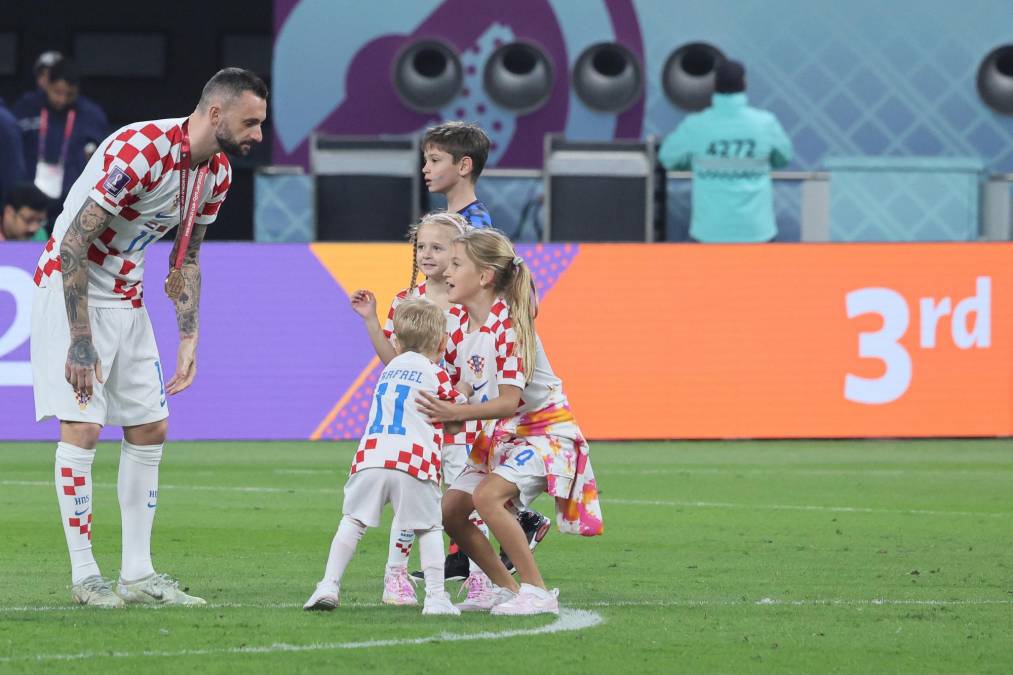 Marcelo Brozovic también celebró con su familia.