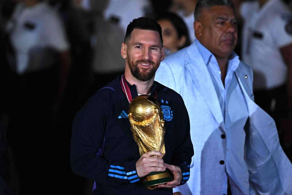 Es el hombre más feliz del mundo. Messi y su anhelada Copa del Mundo.