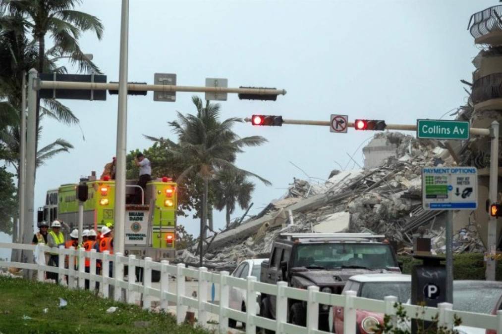 No están claras las causas del colapso ni cuántas personas estaban dentro del edificio, habitado por una combinación de residentes e inquilinos a tiempo completo y de temporada, según la comisionada del Condado de Miami-Dade, Sally Heyman.