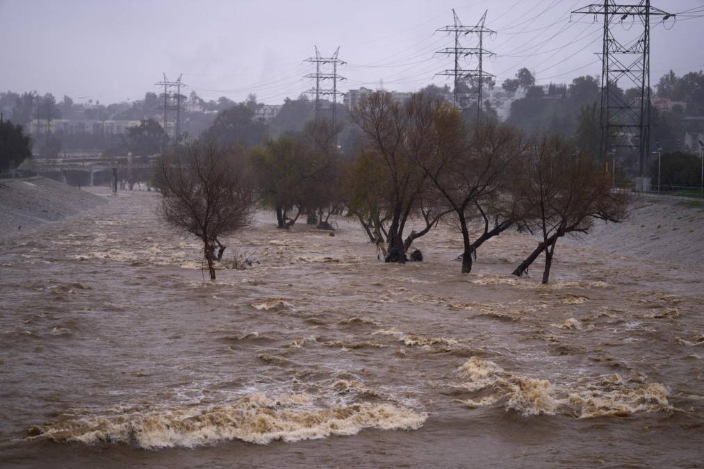 La Oficina del Gobernador de California, Gavin Newsom, advirtió a los californianos que tomen medidas para protegerse de la tormenta, que además de inundaciones puede ocasionar deslaves y derrumbes.