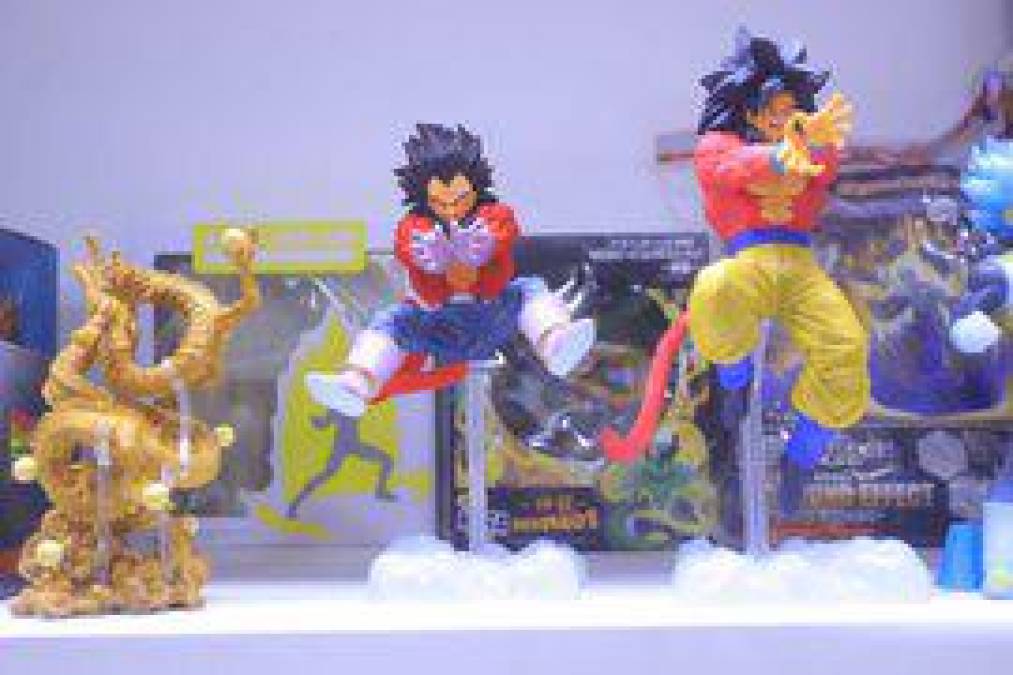 Cumplen sueño de emprender vendiendo figuras de Dragon Ball y Naruto