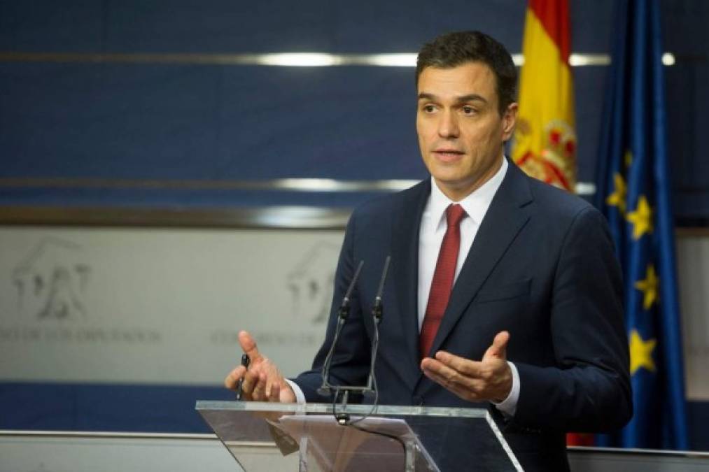 ARCHIVO - El presidente del gobierno, Pedro SÃ¡nchez, habla durante una sesiÃ³n parlamentaria en Madrid, EspaÃ±a, el miÃ©rcoles 21 de octubre de 2020. (AP Foto/Manu FernÃ¡ndez, Sondeo)