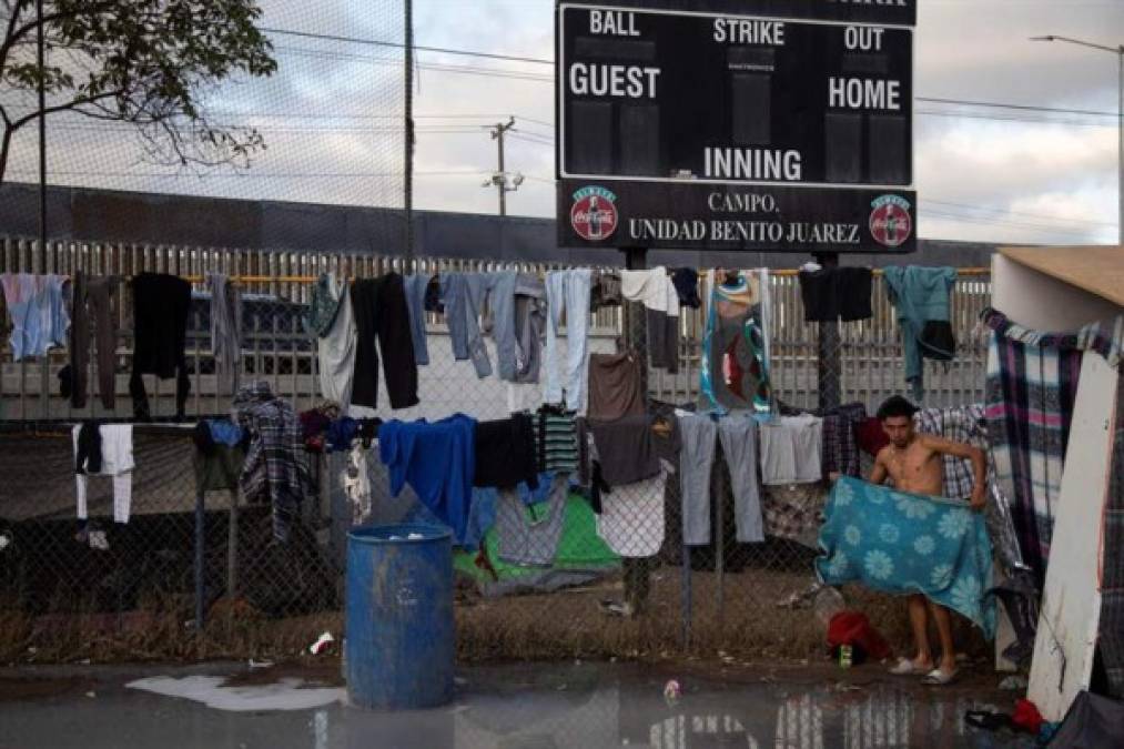 Amnistía destacó que según autoridades federales, estatales y municipales que en los próximos días los migrantes 'no tendrán suficiente comida, agua ni servicios de salud, lo que propiciará que se propaguen enfermedades'.