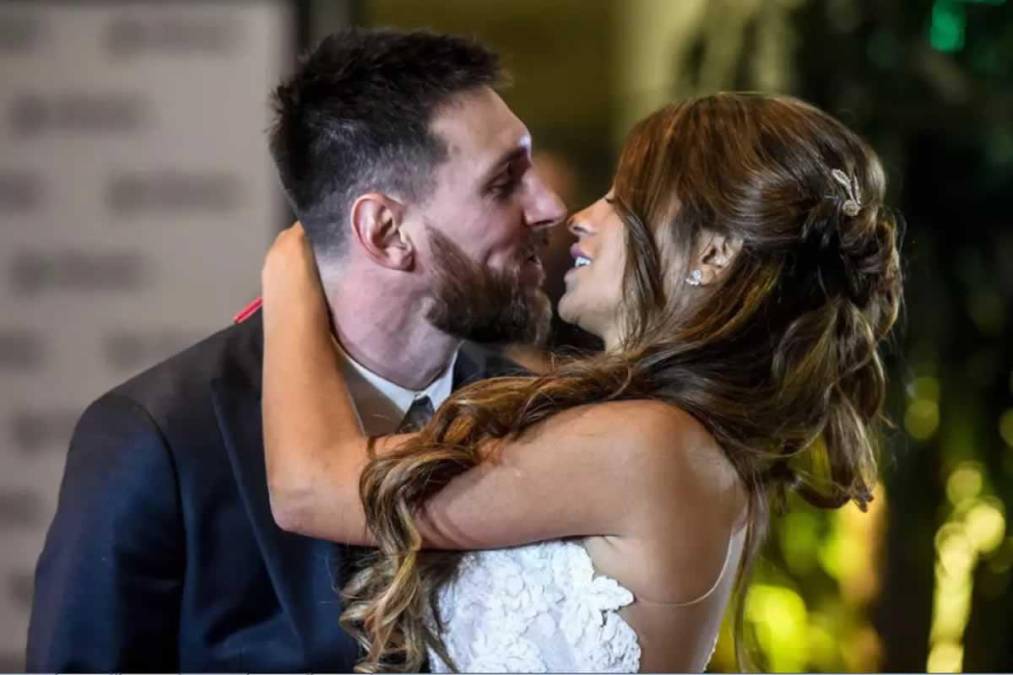 La pareja se casó en julio de 2017 y a juzgar por las fotografías que tanto Messi como Antonella comparten a menudo en las redes sociales, se han adaptado a la perfección a su nueva vida en Estados Unidos.