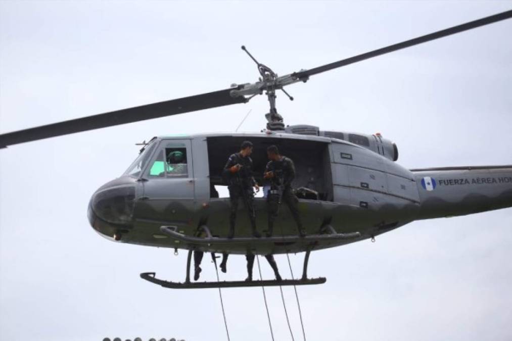 También se mostró cómo se realizan los rescates con helicópteros.