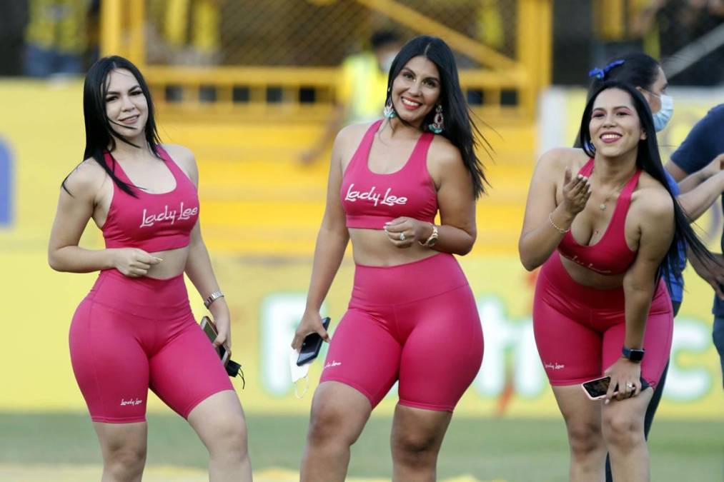 Las sexys edecanes que robaron muchas miradas en el estadio Morazán
