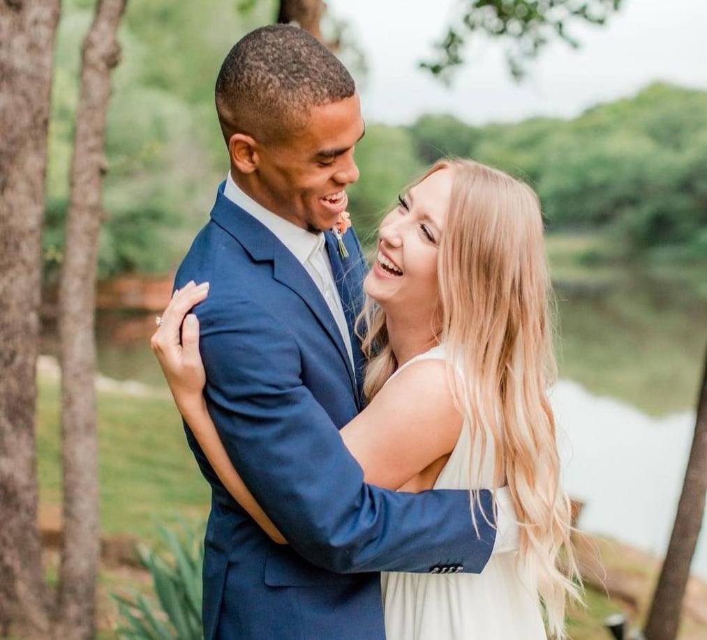 Reggie Cannon: Joven futbolista de Estados Unidos junto a su amada esposa.