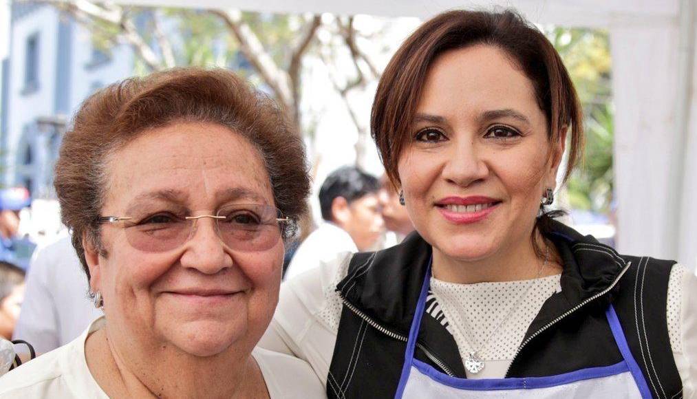 Doña Lottie Carías, madre de la ex primera dama Ana García de Hernández Carías, ha estado presente en días previo al juicio final del exmandatario hondureño.