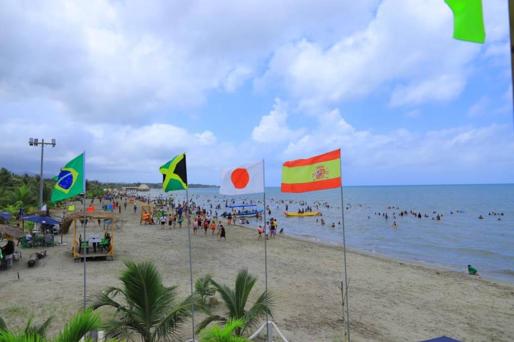 Sol, playa y mucha diversión: así se vive el ambiente en Puerto Cortés y Omoa