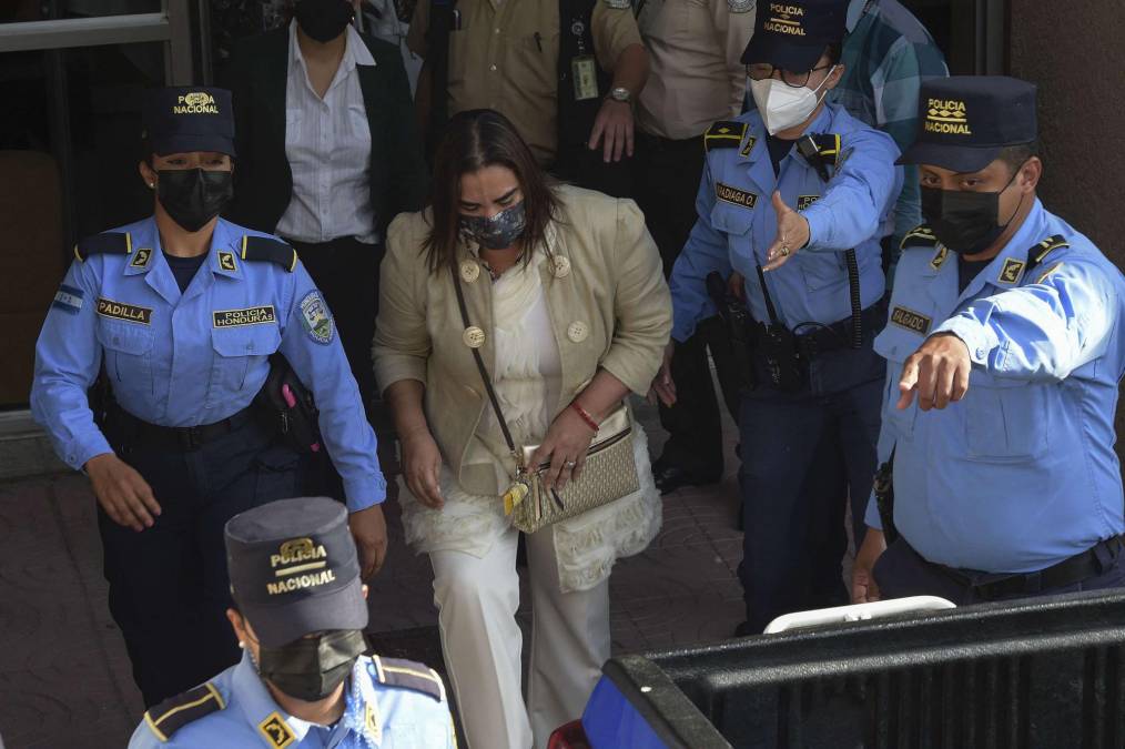 Este miércoles, la ex primera dama, esposa del expresidente hondureño Porfirio Lobo Sosa, fue condenada a 14 años y un mes de prisión, tras la repetición de un juicio que en 2018 la mantenía recluida por casi 60 años de pena. 