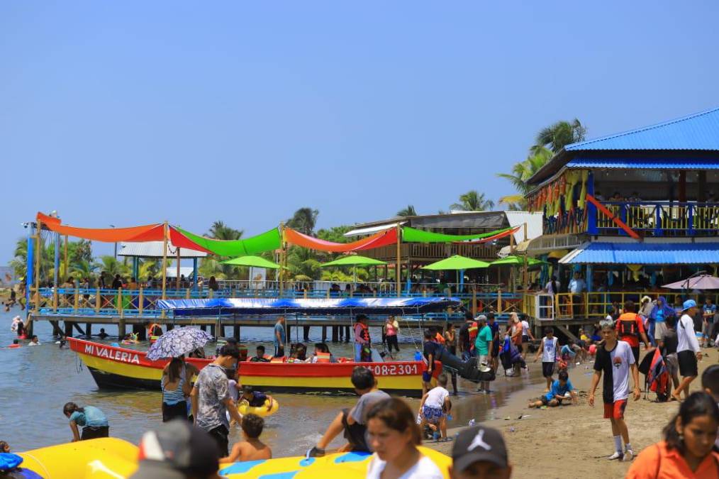 Solo en la playa de Omoa hay 26 restaurantes y cuenta con diez hoteles.