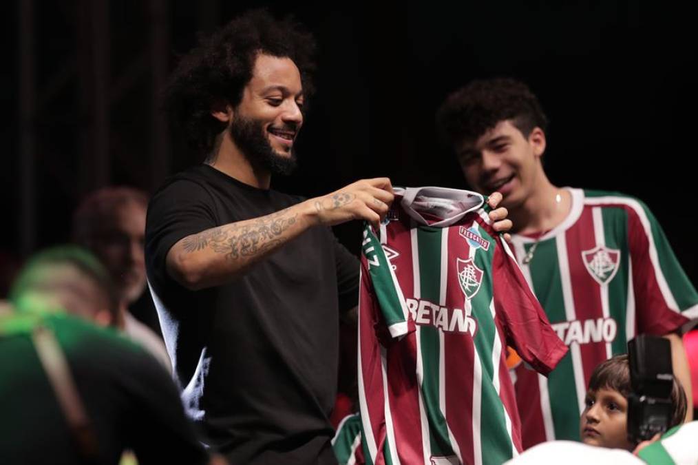 ¡Por todo lo alto! Marcelo fue presentado en el Fluminense