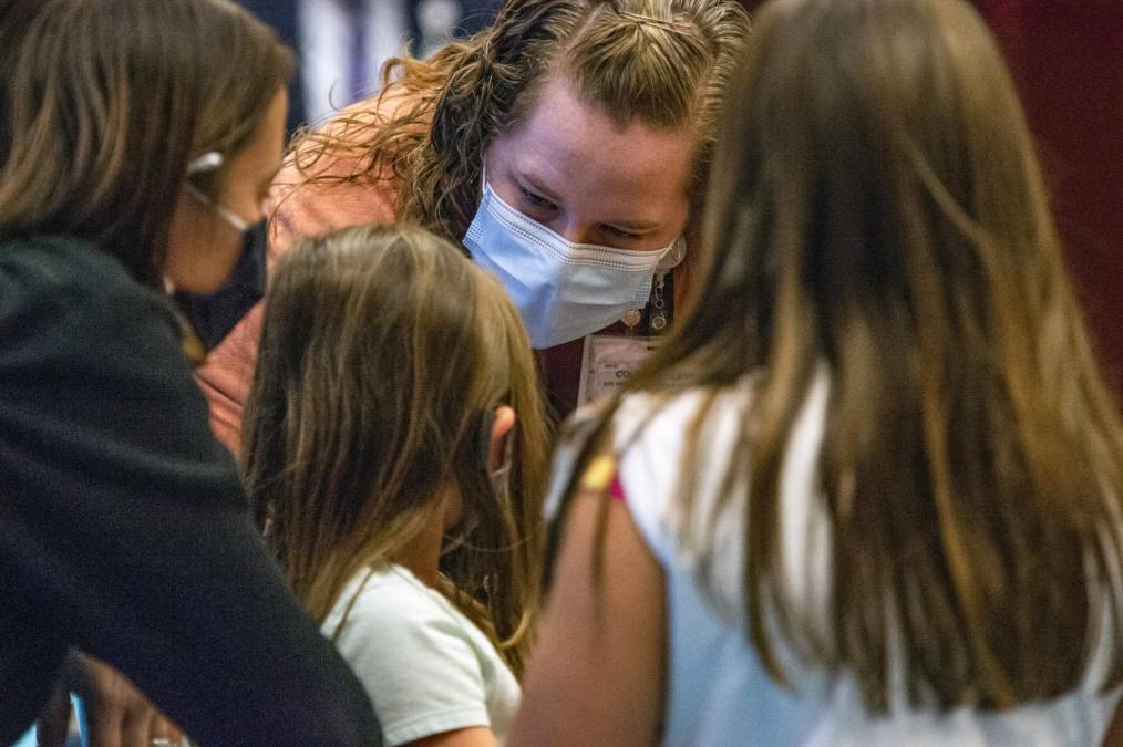 Llanto, ansiedad y temor: EEUU inicia vacunación de niños de entre 5 y 11 años