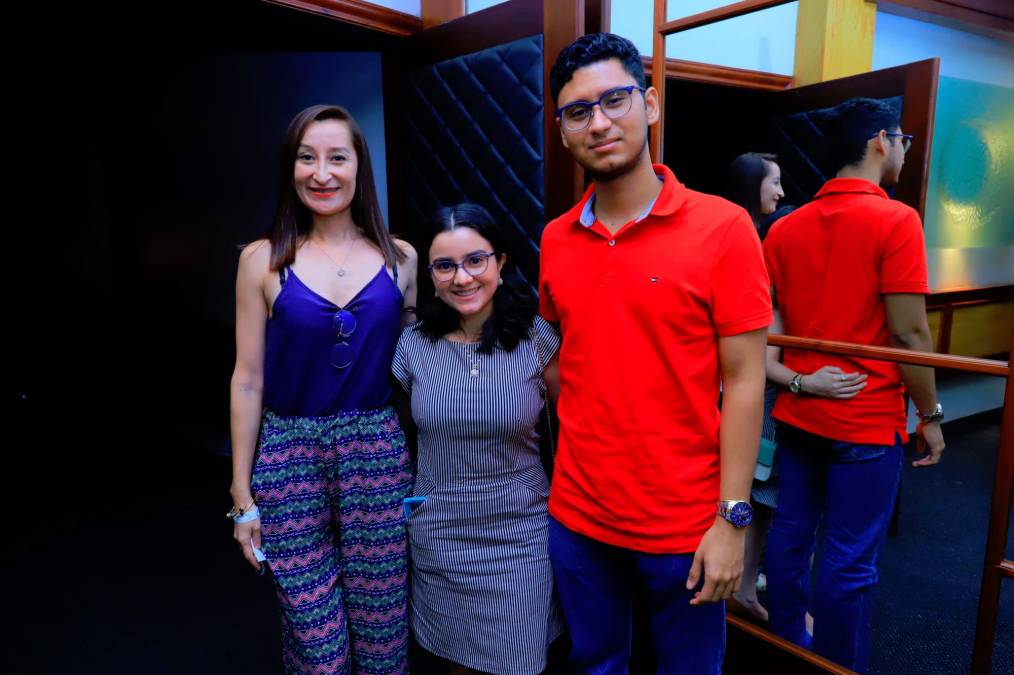 Mirian Portillo, Julissa Henríquez y Marcos Laínez