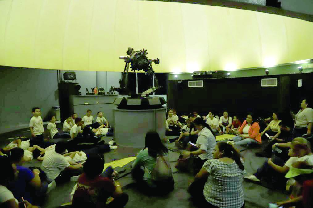 Planetario - Uno de los encantos más destacados es el Planetario, donde chicos y grandes se transportan a una mágica noche observando el cielo, sus constelaciones, todos los planetas y objetos astronómicos.