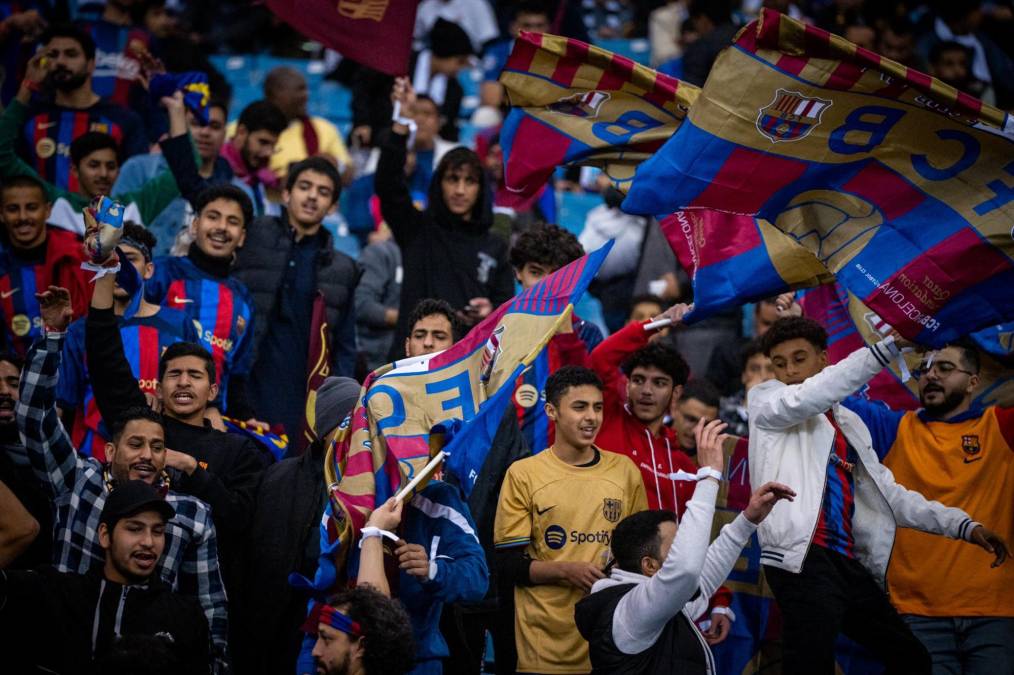 El Barcelona también contó con el apoyo de aficionados en el King Fahd International Stadium.