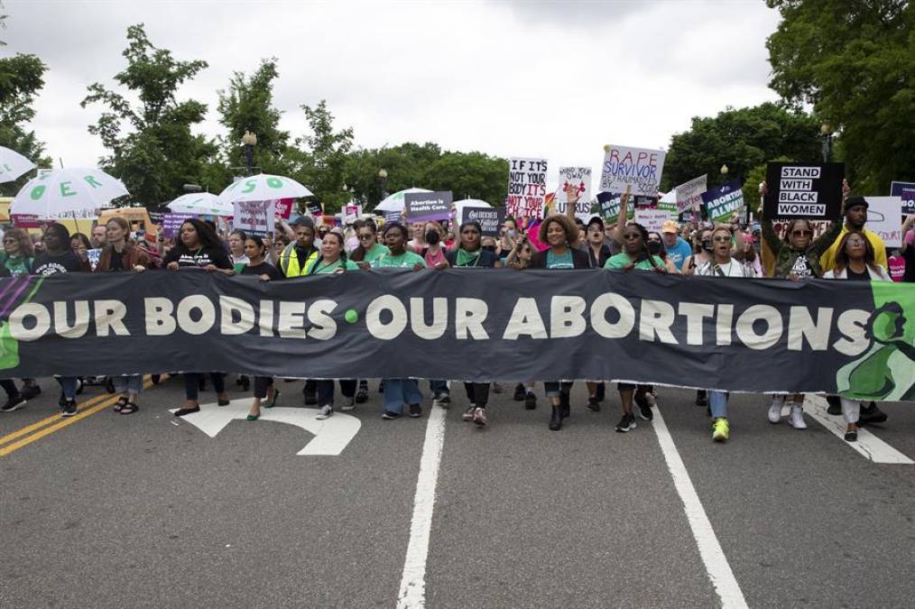 ¡“Mi cuerpo, mi decisión”! Miles de mujeres en las calles defienden el aborto en EEUU