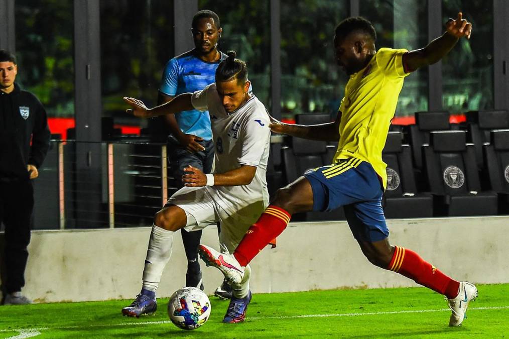 Edwin Rodríguez tuvo un gran duelo con Álvaro Angulo en la banda derecha.