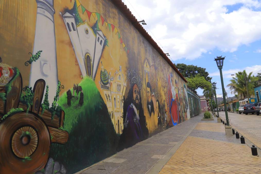 Recorrer sus encantadoras y empedradas calles y ver casas, edificios e iglesias es transportarse a la época de la colonia en Honduras.
