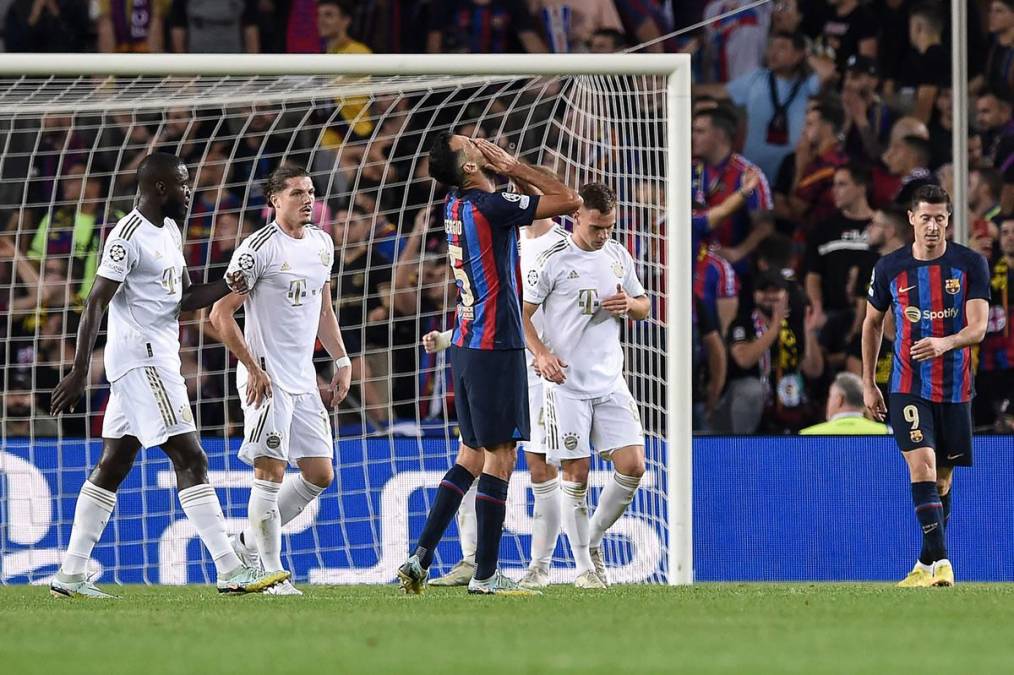 El dolor del Barça, goleado por el Bayern: Lewandowski y Xavi frustrados, las risas de Müller y burla en el Camp Nou