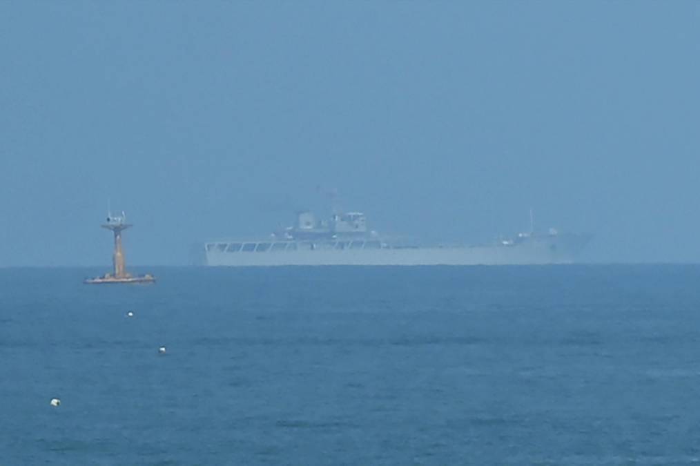 Horas antes de la reunión el miércoles pasado en California de Tsai y McCarthy, <b>China</b> desplegó el “Shandong” en aguas del sureste de <b>Taiwán</b> hacia el Pacífico occidental.