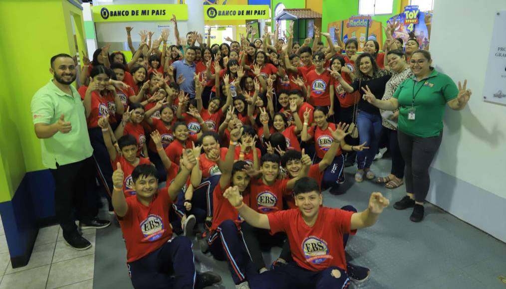 En El Museo del Niño ‘El Pequeño de Sula’ puedes descubrir las exhibiciones interactivas diseñadas especialmente para los más pequeños. Pueden explorar el mundo de la ciencia, la historia y la creatividad a través de juegos y experimentos. Su objetivo es fomentar el amor por el conocimiento y estimular la imaginación de los niños.
