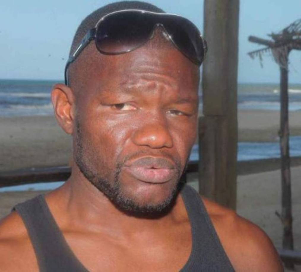 Milton 'Tyson' Núñez: El delantero hondureño se reste a su retiro y jugará con la la Universidad de San Carlos de la segunda división de Guatemala. Para sorpresa de muchos, el atacante jugará gratis en el club.