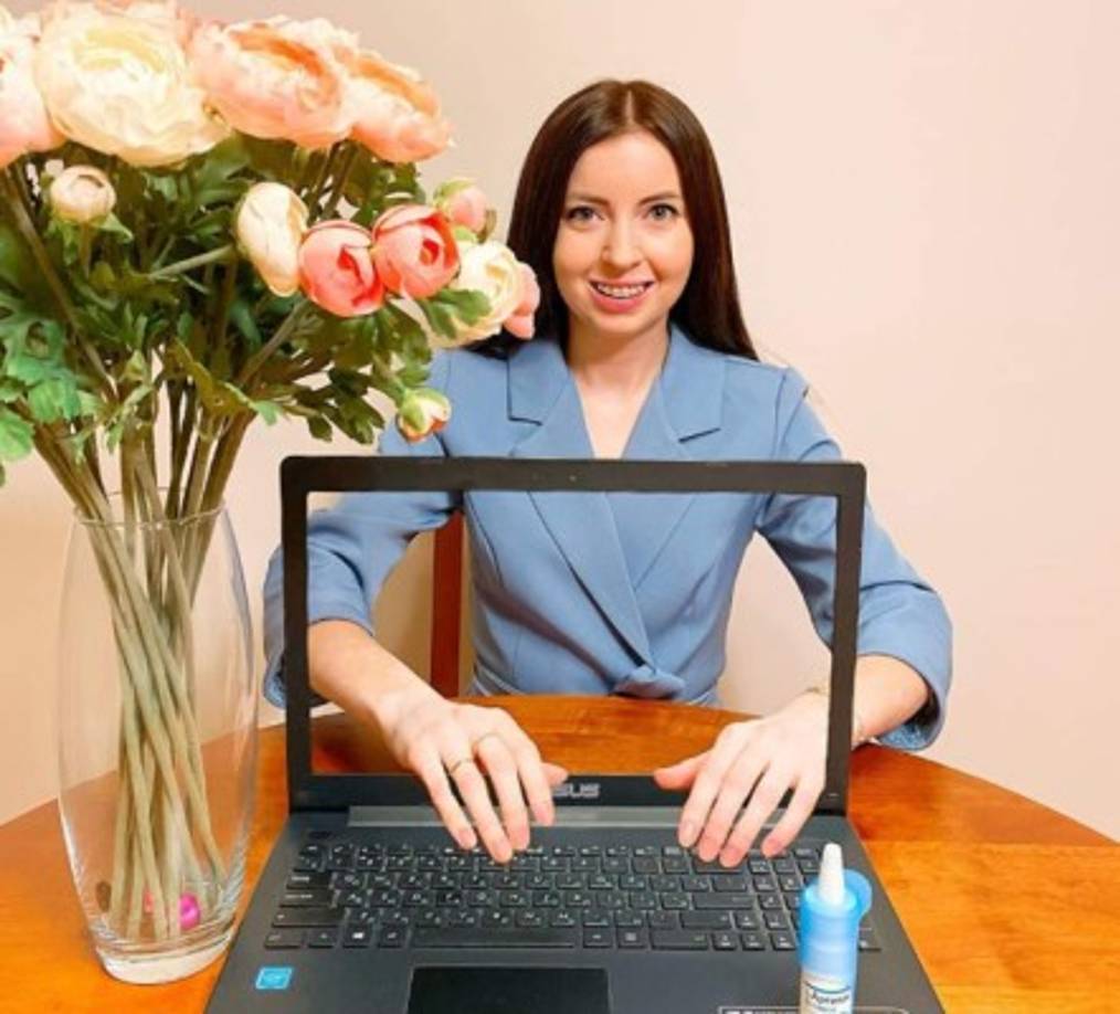 Según información de medios rusos y videos difundidos en las redes sociales, Didenko empujó a su esposo y varios amigos para que cayeran en la psicina sin imaginar lo que pasaría.