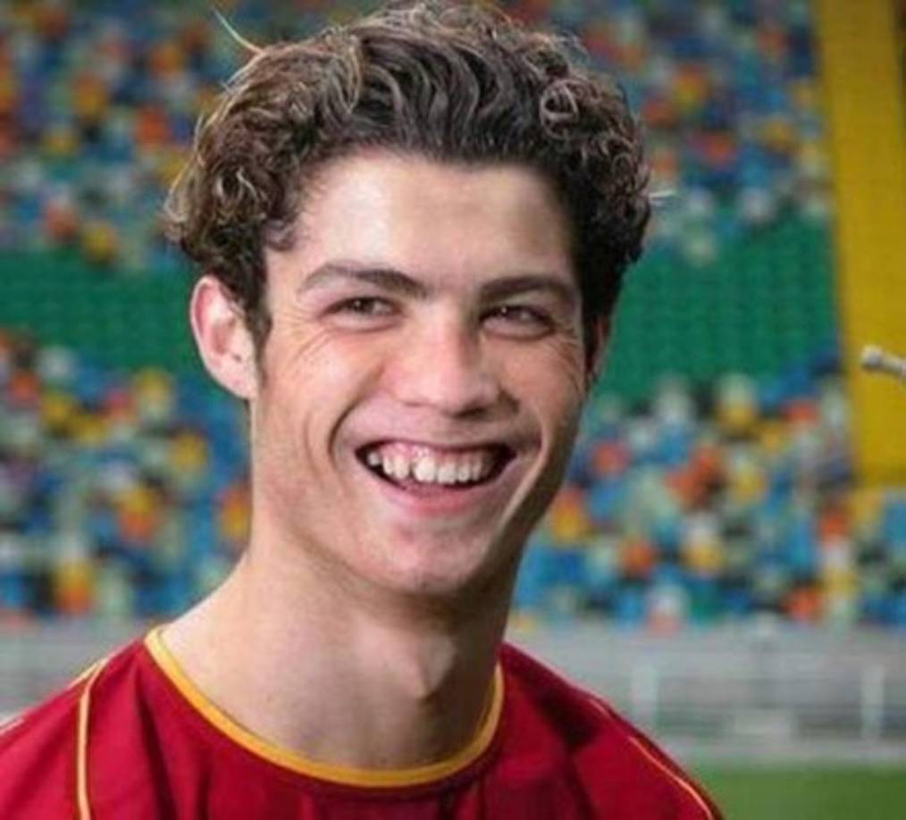 Cristiano es uno de los futbolistas mejores pagados dentro el mundo del deporte, pero también dentro de su carrera como modelo e empresario, y es así que muchos aseguran que su figura se debe a las diferentes cirugías que se ha sometido.