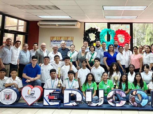 Colegiales destacan en Olimpiadas Contables, Administrativas y Financieras en la Upnfm