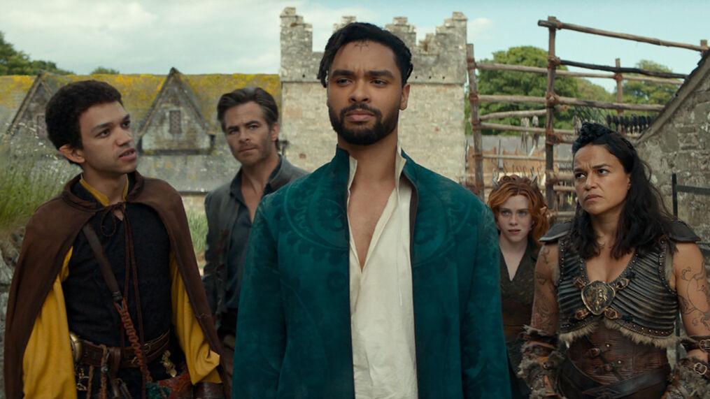 Regé-Jean Page es otro de los grandes actores de esta película.