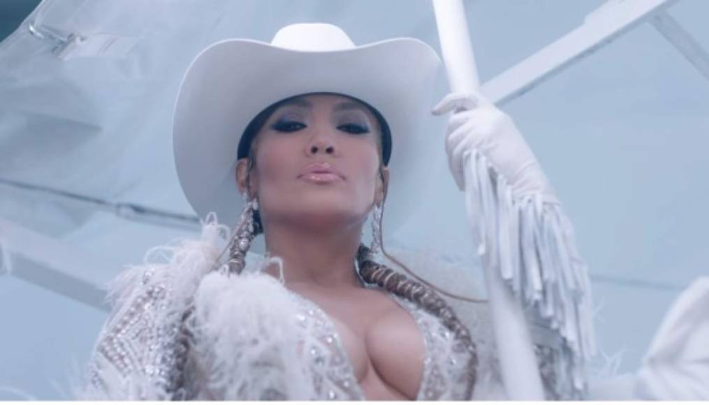 Jennifer López estrenó su último video musical titulado 'Medicine' a dúo con el rapero marroquí French Montana, y los seguidores no dudaron un minuto es alabar el cuerpo de la 'diva del Bronx'.<br/><br/>Te dejamos algunas capturas de JLo en su nuevo video, que está dando mucho de que hablar: