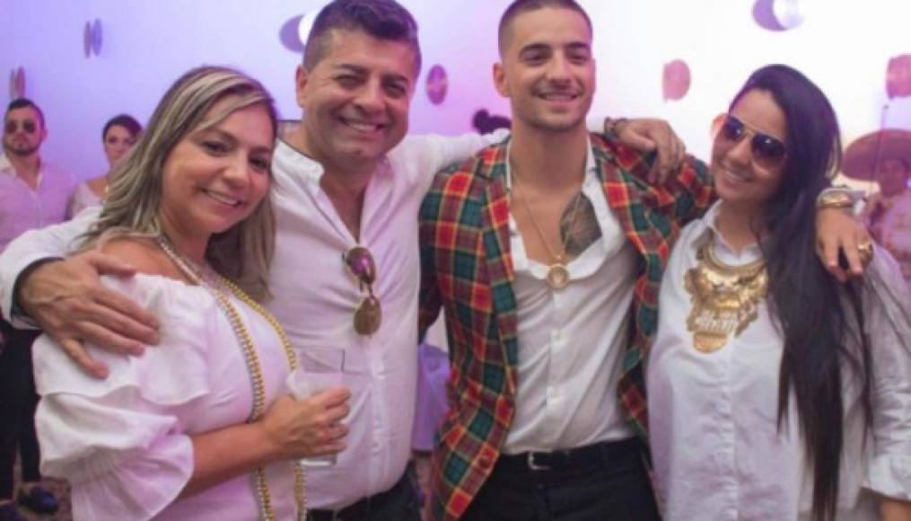 Su nombre artístico es un homenaje a su familia.<br/><br/>Antes de que empezara a cantar profesionalmente, Maluma se tatuó su ahora famoso nombre artístico en su pierna izquierda.<br/><br/>El cantante se marcó cuando tenía 14 años, a sabiendas que sus padres estarían furiosos.