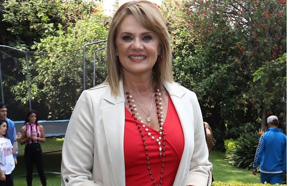 Erika Buenfil anuncia que tiene covid-19: “Las noches se hacen largas por la tos”