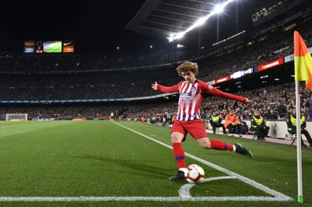 La afición del Barcelona no perdonó a Griezmann su decisión de quedarse finalmente en el Atlético y vacilar con su futuro en un documental. La megafonía anunciaba la alineación del Atlético el nombre del francés fue el más silbado con mucha diferencia respecto a sus otros 10 compañeros. Tras el descanso, el estadio dedicó cánticos contra el francés, en concreto el 'Griezmann, cabrón, fuera del Camp Nou'. Foto AFP