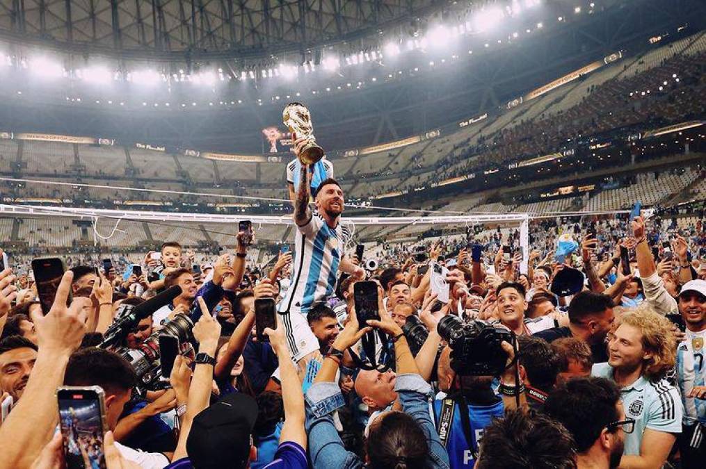 Sin duda alguna, la selección de Argentina logró una hazaña tras obtener su tercer título mundialista, teniendo como guía a Lionel Messi, quien obtuvo el único trofeo que le hacía falta en su carrera.