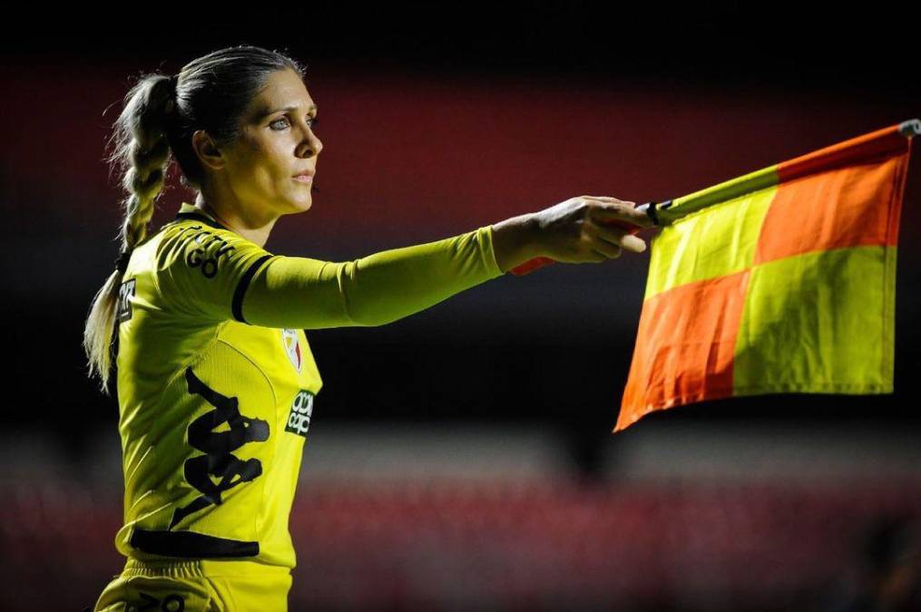 La brasileña pasó su infancia entre canchas de fútbol y ahora, a sus 37 años, verá cumplido el sueño de poder representar a su país en un Mundial.