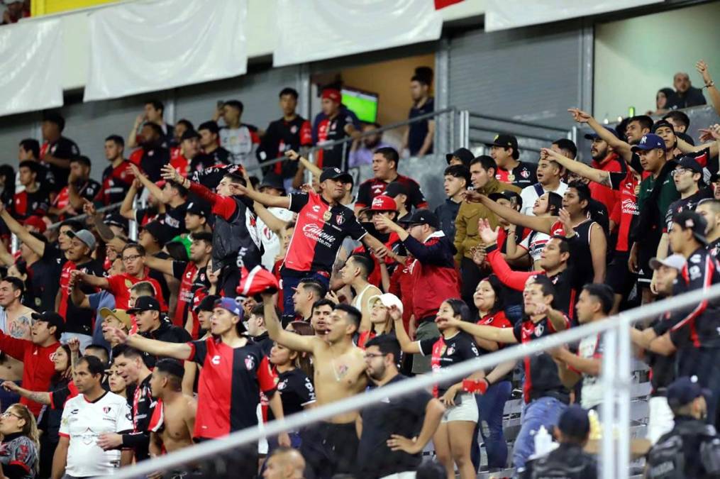 La afición del Atlas celebrando la histórica remontada y clasificación a cuartos de final de la Concachampions.