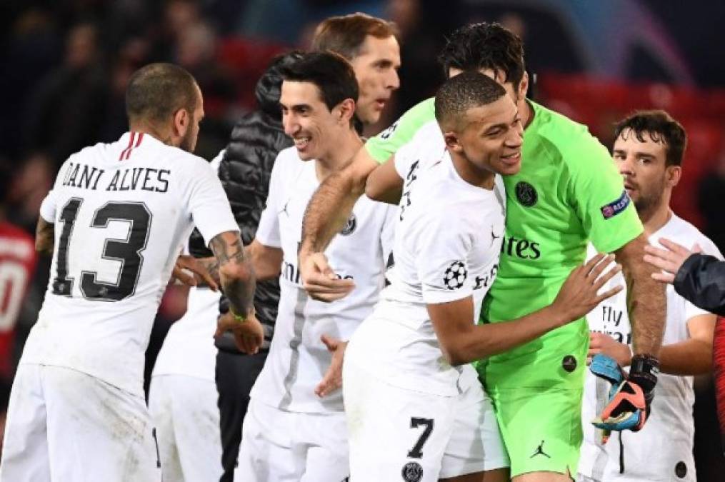 El PSG dio un paso importante para pasar a cuartos de final de la Champions al ganar este martes en campo del Manchester United por 2-0 en la ida de octavos,