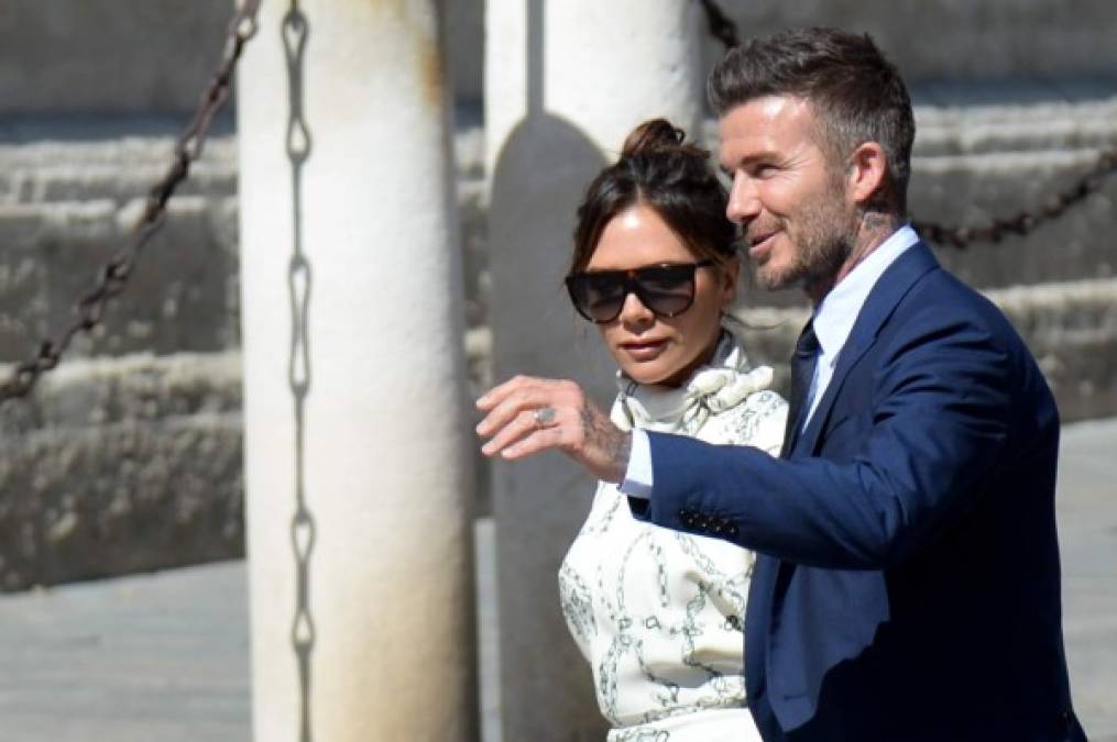 Sergio Ramos y Pilar Rubio se casan hoy en la Catedral de Sevilla, pese a que han prohibido el uso de celular, varias de las estrellas invitadas han posado frente a las cámaras antes de entrar a la ceremonia.