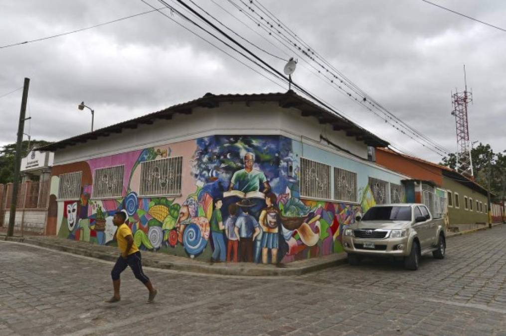 Las calles limpias y empedradas de este hermoso municipio de Honduras fascinan a los visitantes.